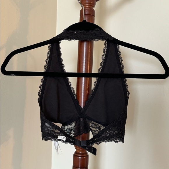 Hollister (Gilly Hicks) Lace Halter Bralette w Removable Pads - Size XS - Black - Picture 2 of 4